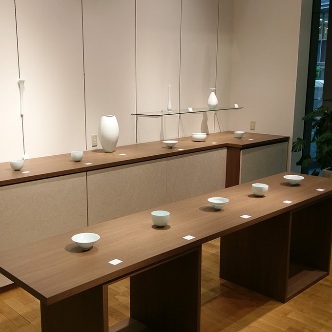 井倉幸太郎の美しい薄い胎の青磁の碗（煎茶など） 日本直売